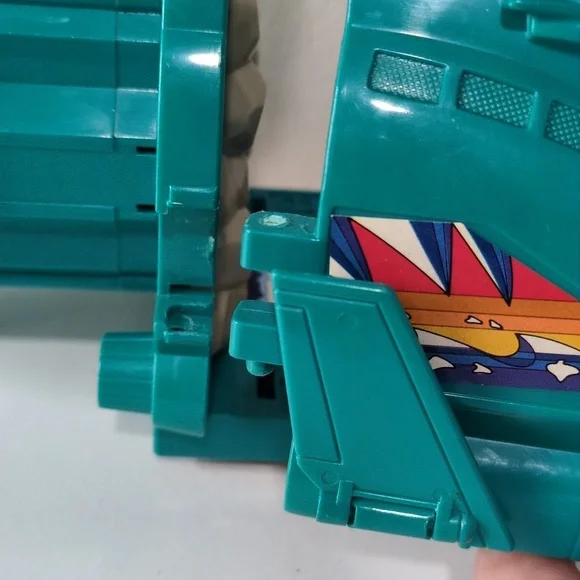 Vintage Battle Beast Shocking Shark Transport Station - Picture 9 of 10